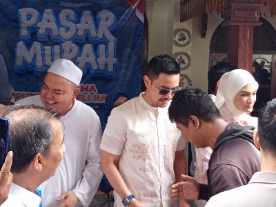 Putri Zulhas Borong Sembako, Pasar Murah PAN Diserbu Warga Bandar Lampung
